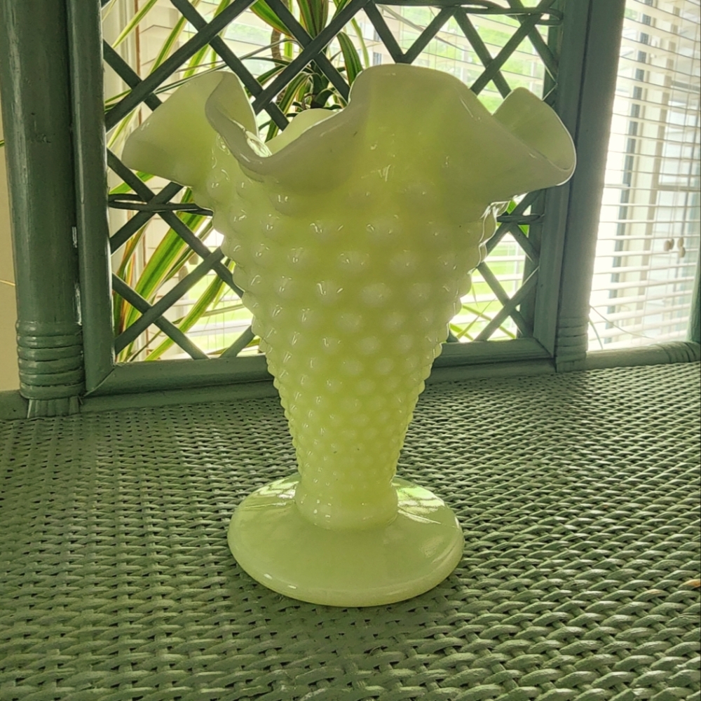 Fenton Vase *Custard *